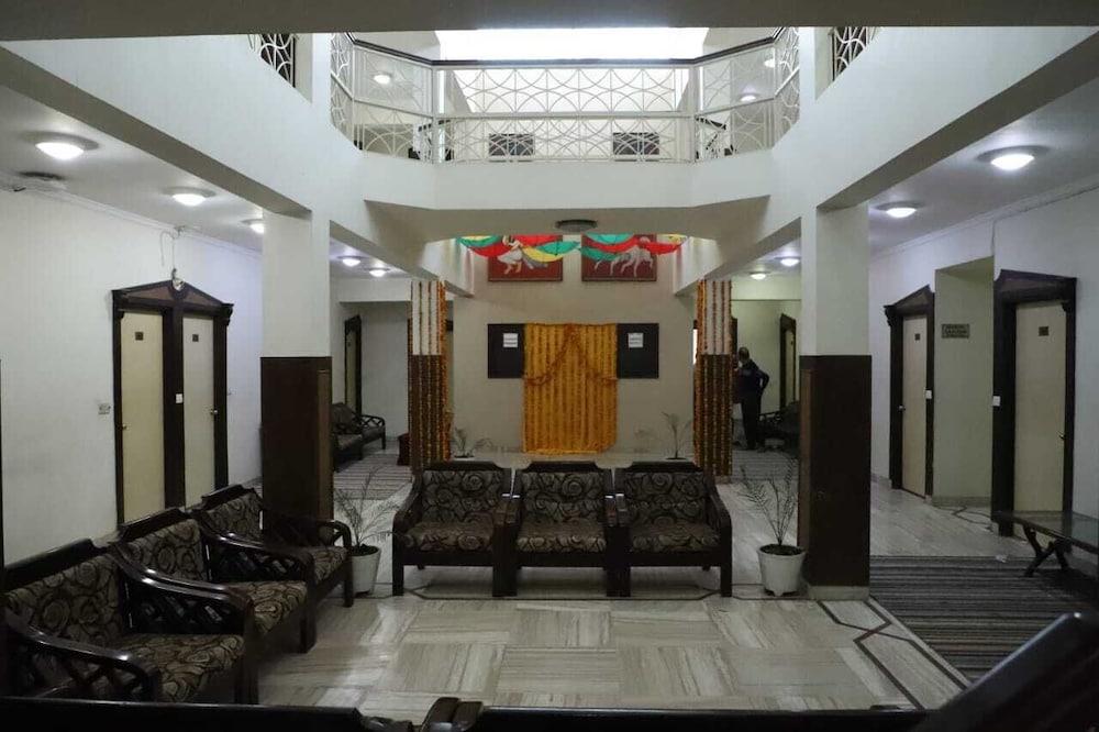 Hotel Ashish Palace 3*